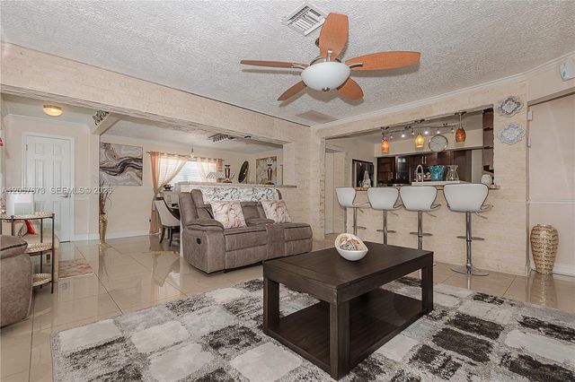 5711 Farragut St, Hollywood, FL 33021