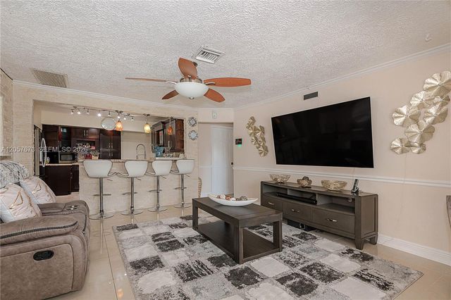 5711 Farragut St, Hollywood, FL 33021