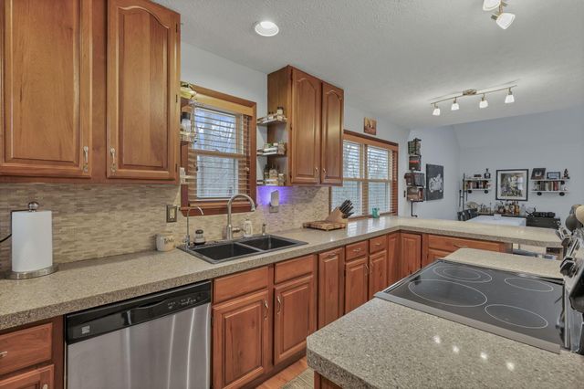 983 Sauk Court, Sugar Grove, OH 43155