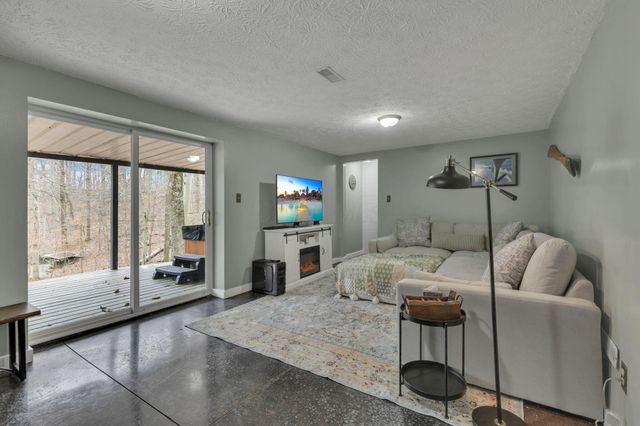 983 Sauk Court, Sugar Grove, OH 43155