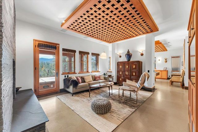 260 Laura Knight, Truckee, CA 96161