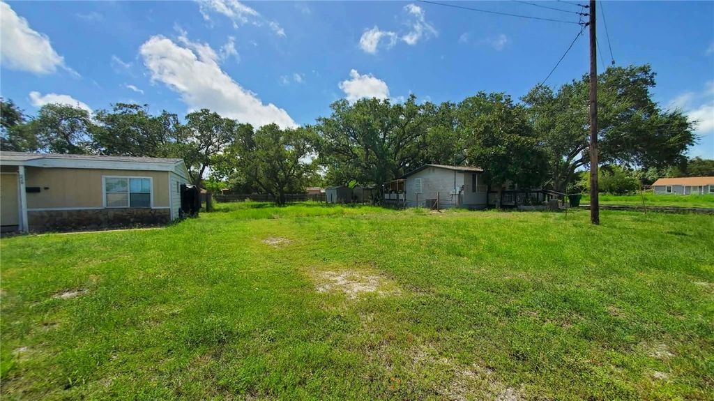 237 S 13th St, Aransas Pass, TX 78336 — photo 2