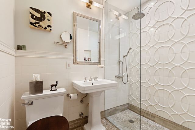 311 W 83rd St Apt 4A, New York City, NY 10024