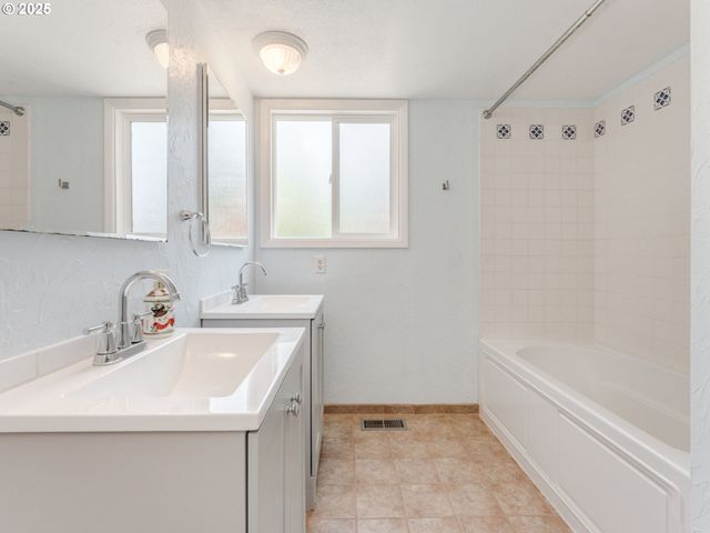 2201 Nw 88TH St, Vancouver, WA 98665