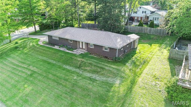 4900 Eiffel Drive, Godfrey, IL 62035