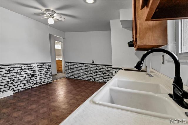 4900 Eiffel Drive, Godfrey, IL 62035