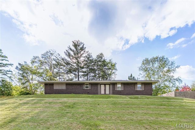 4900 Eiffel Drive, Godfrey, IL 62035