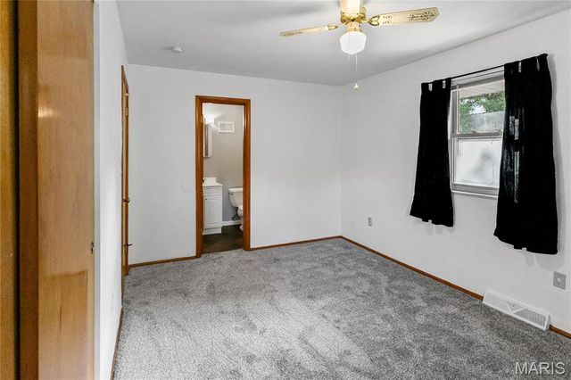 4900 Eiffel Drive, Godfrey, IL 62035