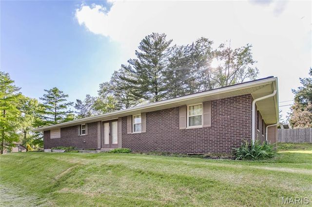 4900 Eiffel Drive, Godfrey, IL 62035