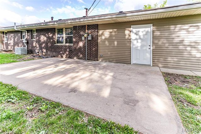 4900 Eiffel Drive, Godfrey, IL 62035