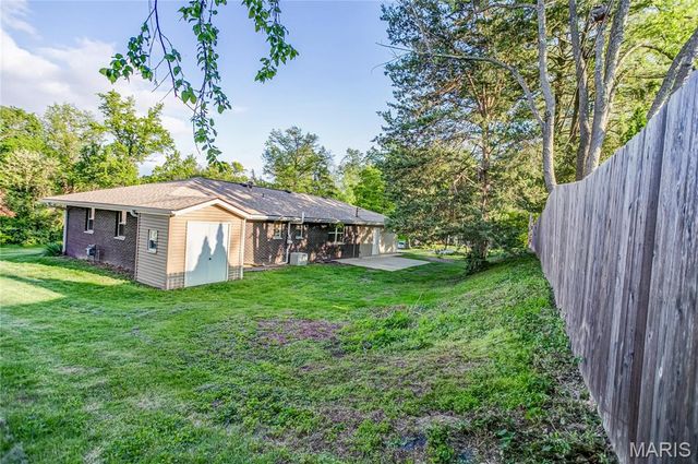 4900 Eiffel Drive, Godfrey, IL 62035