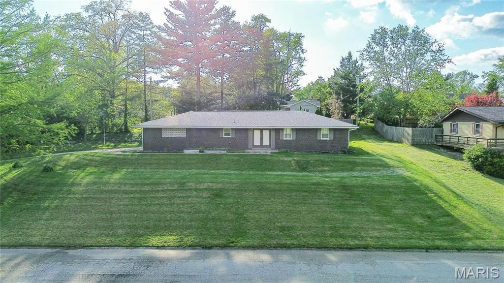 4900 Eiffel Drive, Godfrey, IL 62035