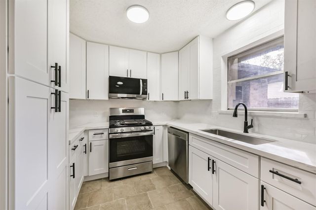 410 Riverside Drive, Alvin, TX 77511