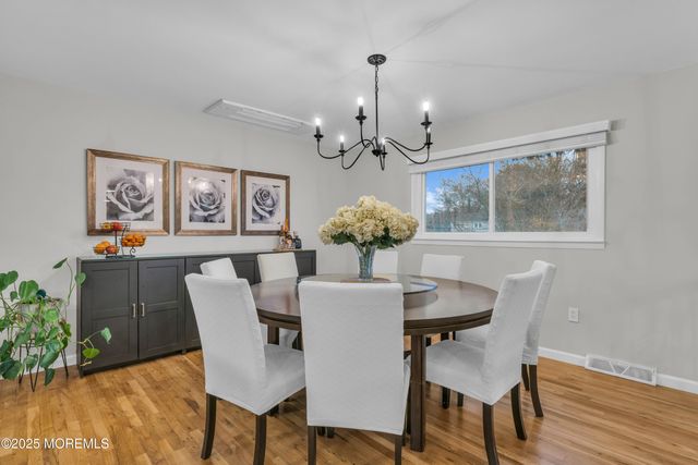 31 Winthrop Drive, Manalapan, NJ 07726