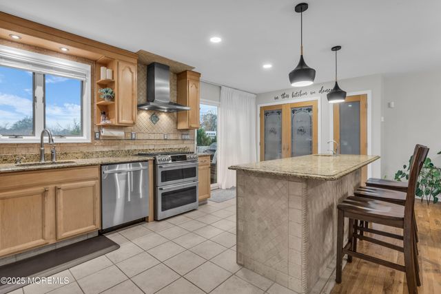 31 Winthrop Drive, Manalapan, NJ 07726