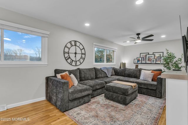 31 Winthrop Drive, Manalapan, NJ 07726