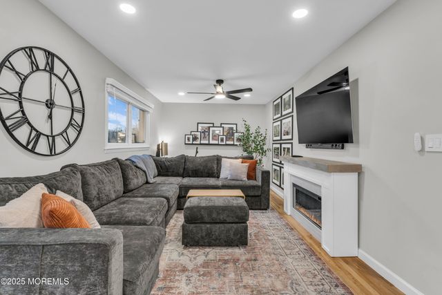 31 Winthrop Drive, Manalapan, NJ 07726