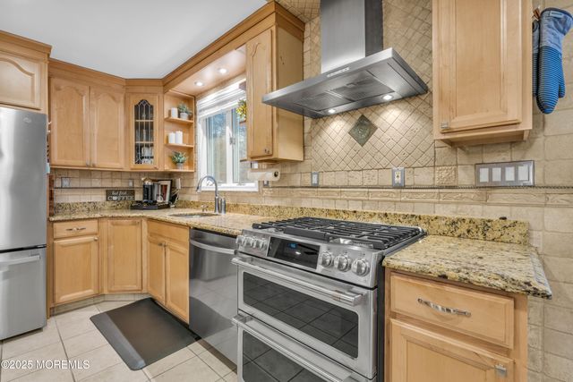 31 Winthrop Drive, Manalapan, NJ 07726