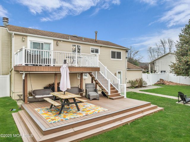 31 Winthrop Drive, Manalapan, NJ 07726