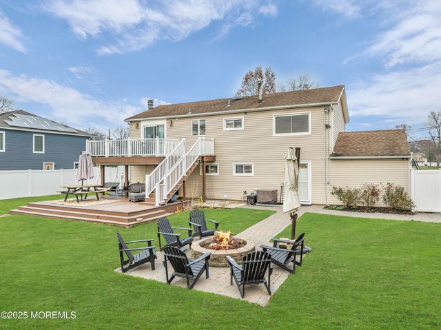 31 Winthrop Drive, Manalapan, NJ 07726