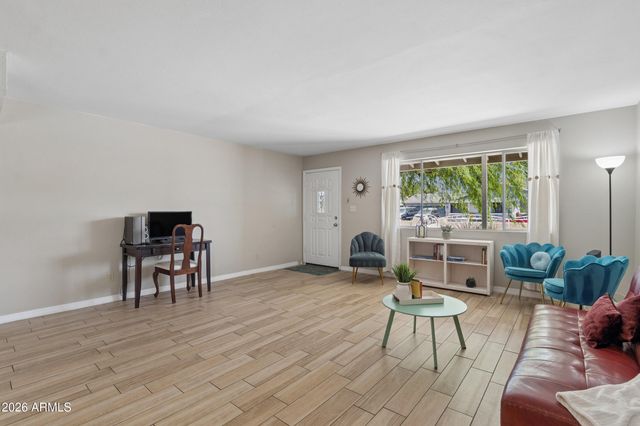 2131 W EDGEWOOD Avenue, Mesa, AZ 85202