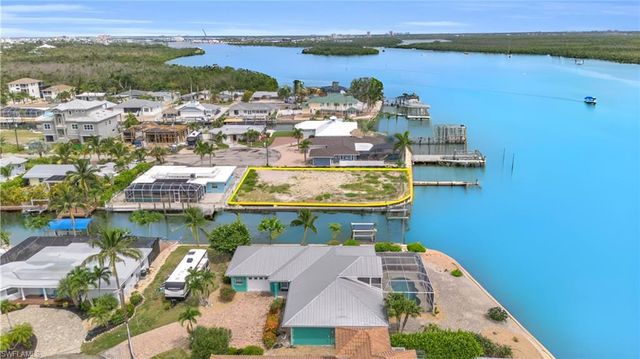 470 Madison CT, Fort Myers Beach, FL 33931