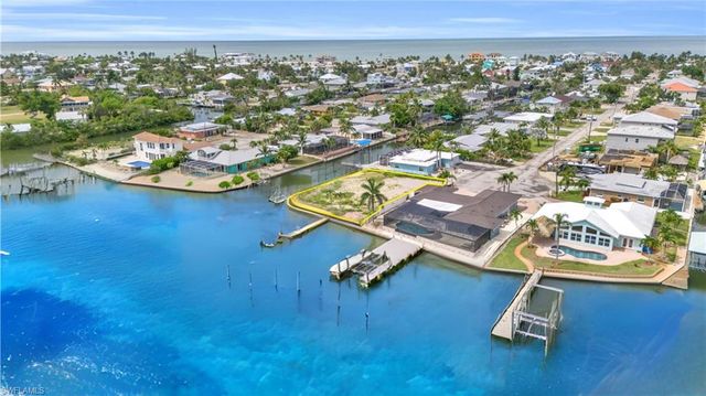 470 Madison CT, Fort Myers Beach, FL 33931