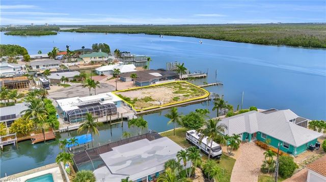 470 Madison CT, Fort Myers Beach, FL 33931