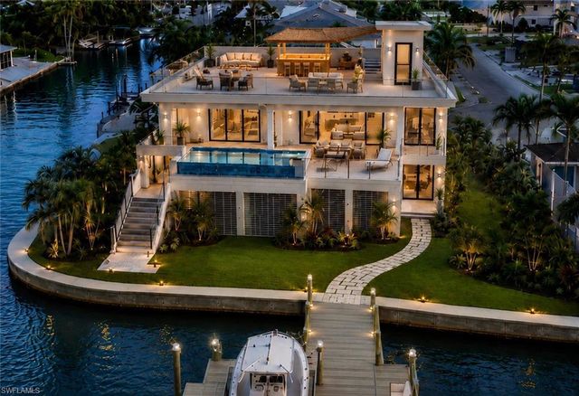 470 Madison CT, Fort Myers Beach, FL 33931