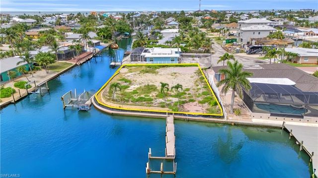 470 Madison CT, Fort Myers Beach, FL 33931