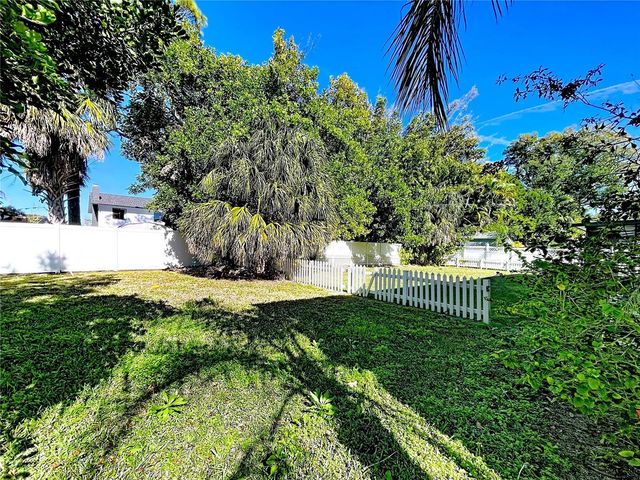 7404 15TH AVENUE NW, Bradenton, FL 34209