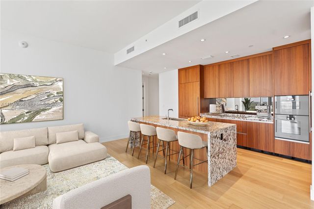 175 SE 25 Rd 2003, Miami, FL 33129