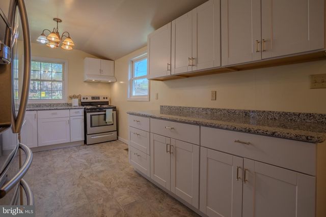 320 PAINTED MEADOW LN, Hedgesville, WV 25427