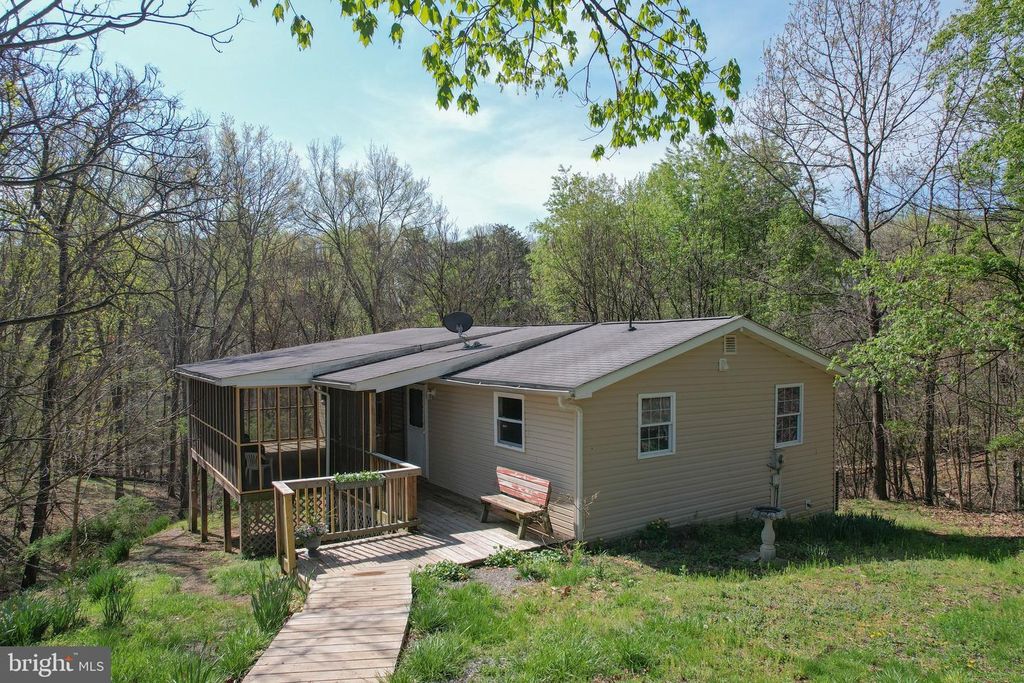320 PAINTED MEADOW LN, Hedgesville, WV 25427