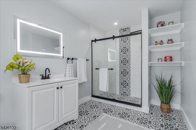 52 Hawthorne Ave, Bloomfield Twp., NJ 07003