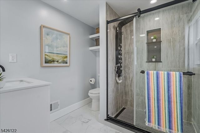 52 Hawthorne Ave, Bloomfield Twp., NJ 07003