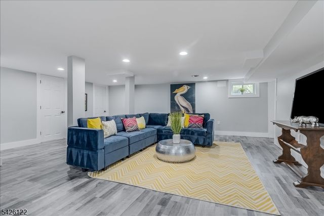 52 Hawthorne Ave, Bloomfield Twp., NJ 07003