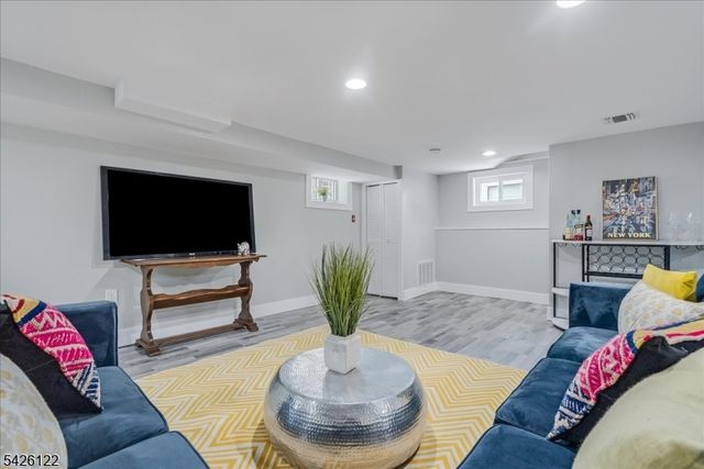 52 Hawthorne Ave, Bloomfield Twp., NJ 07003