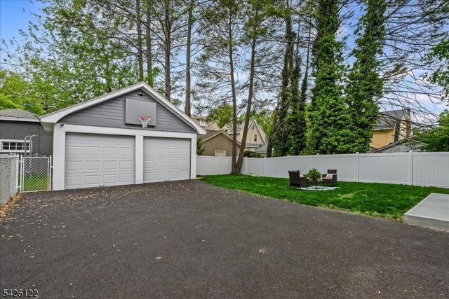 52 Hawthorne Ave, Bloomfield Twp., NJ 07003