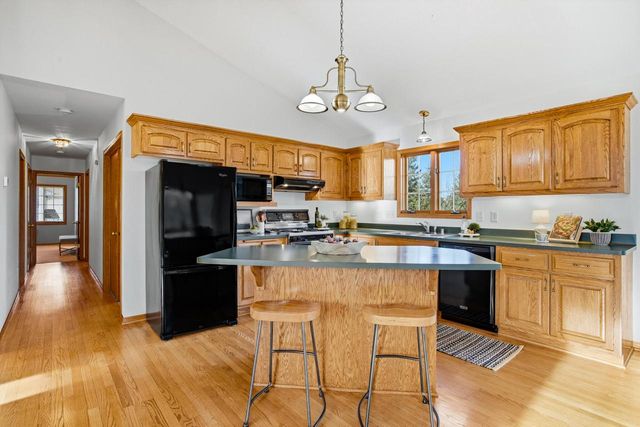 1001 Spring Waters DRIVE, Oconomowoc, WI 53066