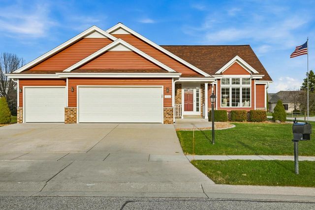 1001 Spring Waters DRIVE, Oconomowoc, WI 53066