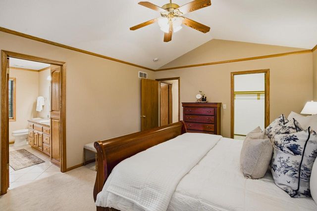 1001 Spring Waters DRIVE, Oconomowoc, WI 53066
