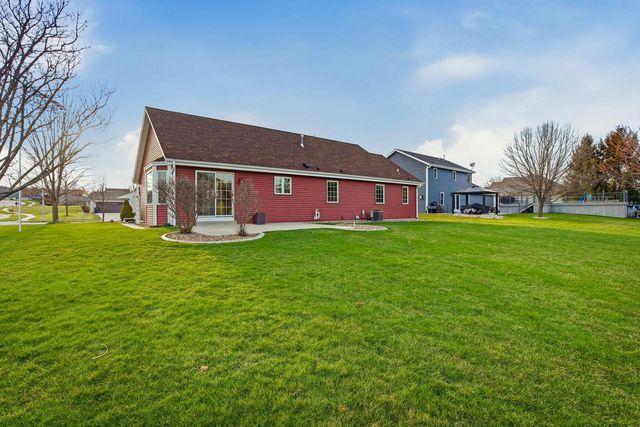 1001 Spring Waters DRIVE, Oconomowoc, WI 53066
