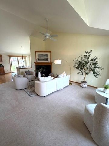 1001 Spring Waters DRIVE, Oconomowoc, WI 53066