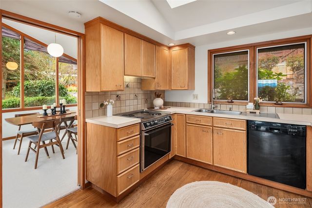 220 171ST Place NE, Bellevue, WA 98008