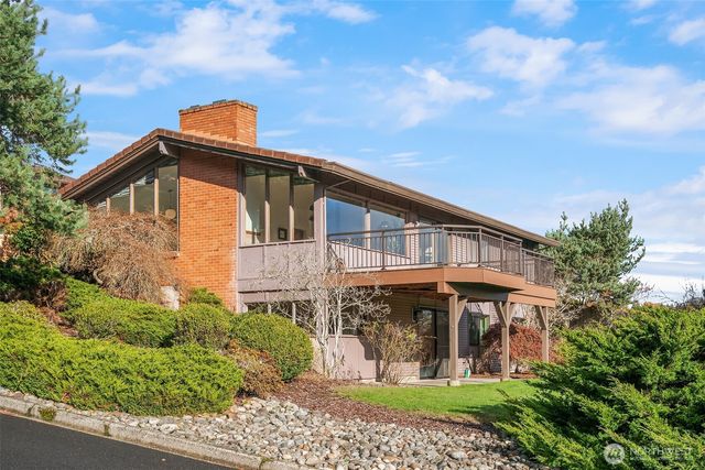 220 171ST Place NE, Bellevue, WA 98008