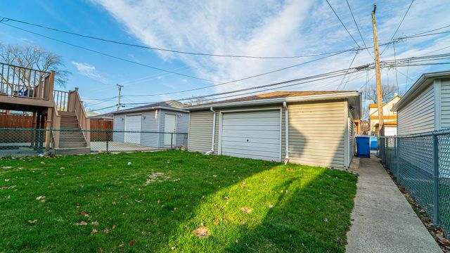10747 S Avenue H, Chicago, IL 60617