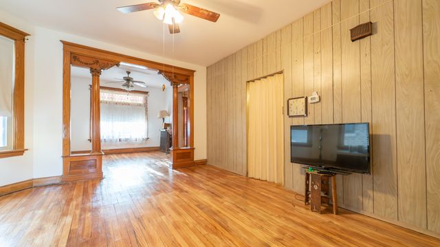 10747 S Avenue H, Chicago, IL 60617
