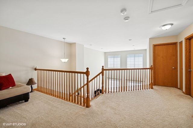 711 CREEKSIDE Circle 711, Gurnee, IL 60031