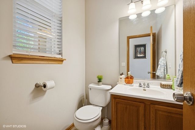 711 CREEKSIDE Circle 711, Gurnee, IL 60031